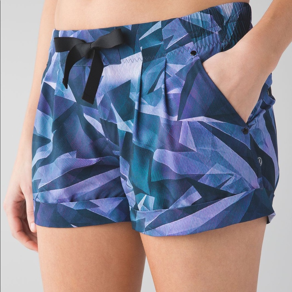 Lululemon Spring Break Away Short Pretty P…